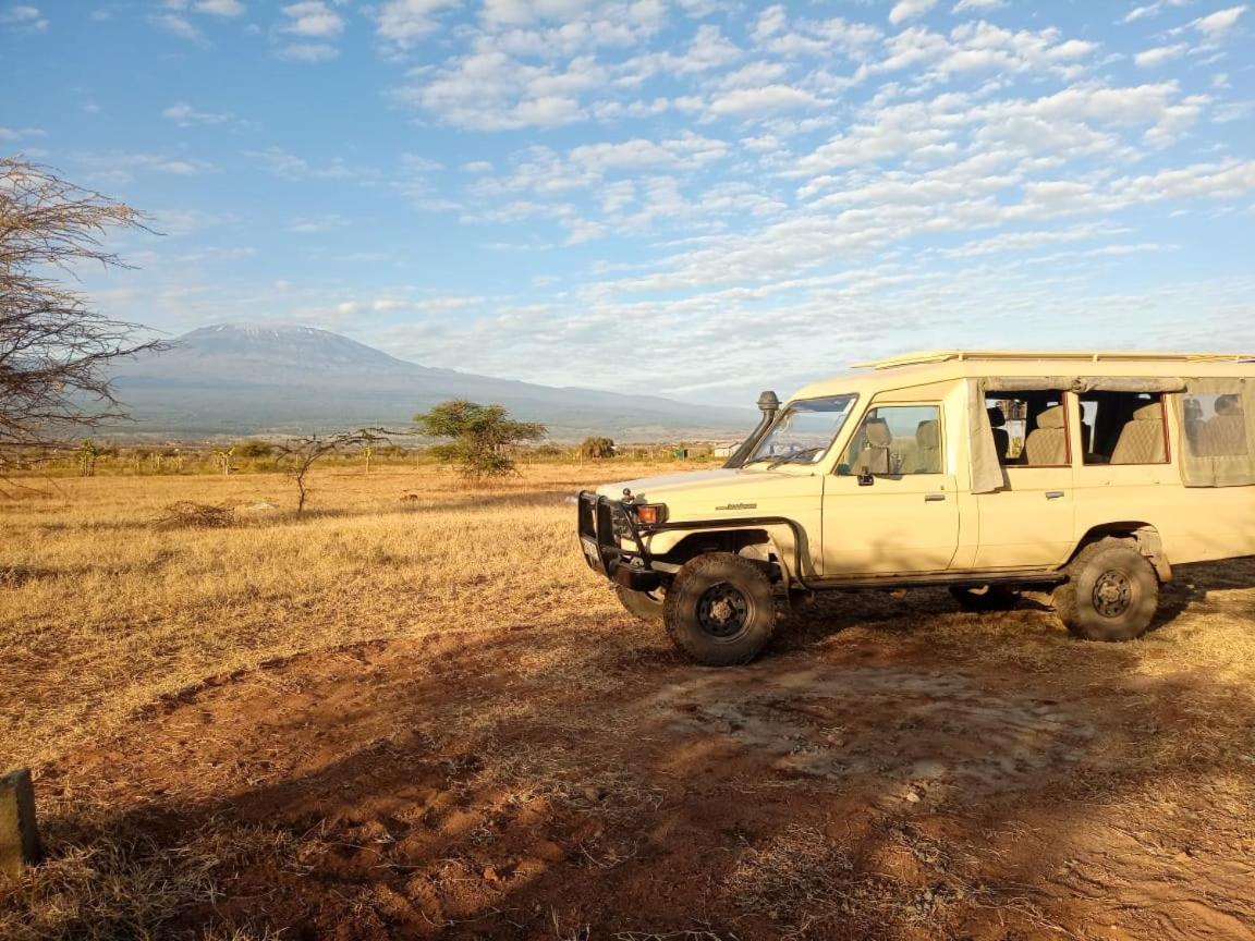 Amboseli Glass House Oloitokitok Exterior foto